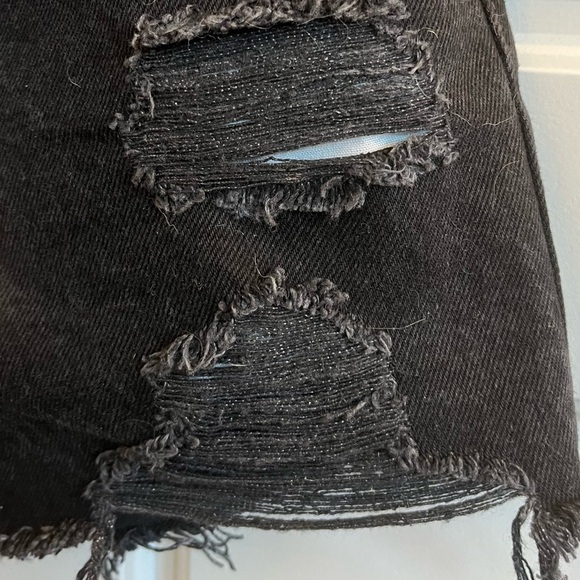 Levi's Premium High Rise 501 Shorts in Black NWT Size 25 - Picture 5 of 9